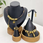 Parures et Ensembles لي بارير